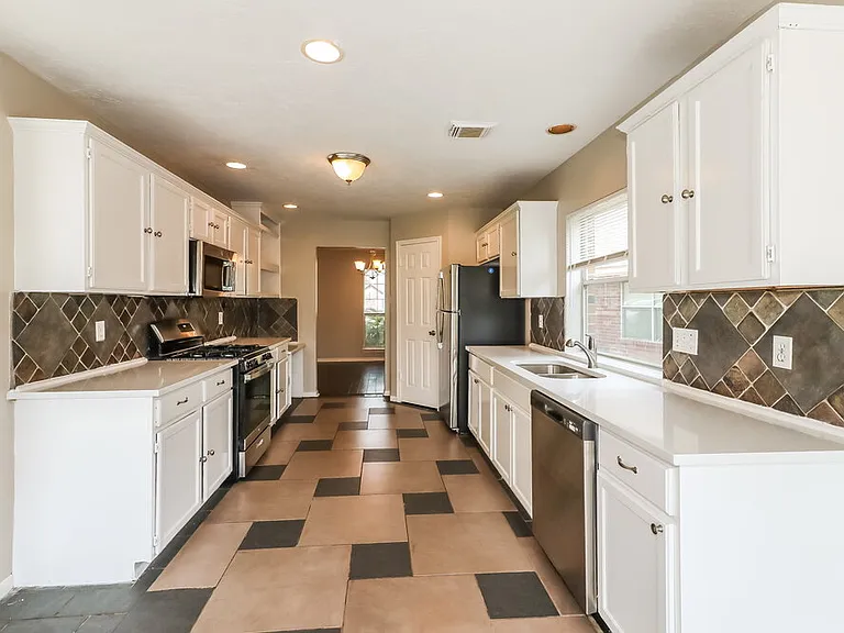 6207 Hampton Oak Ct — Photo 8