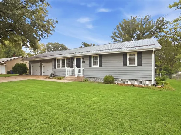 1406 Pearl St, Carrollton, MO 64633