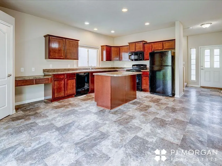 18726 Birchwood Ave — Photo 3