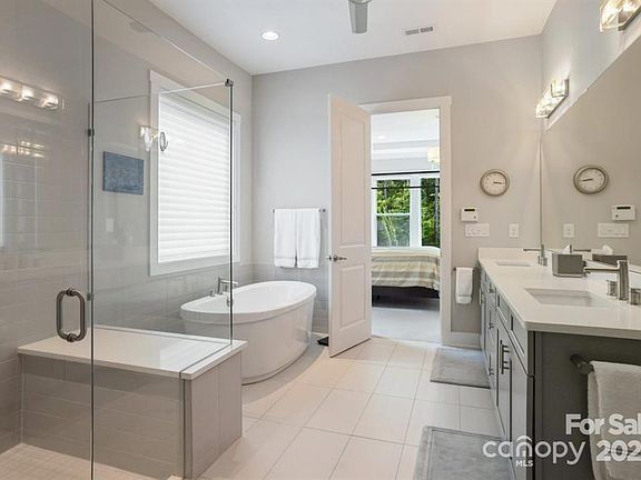 5th image of 2293 Paddlers Cove Dr