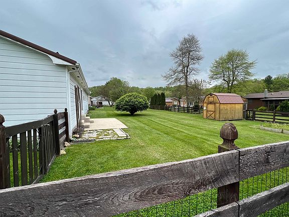 5th image of 222 Ferndale Dr