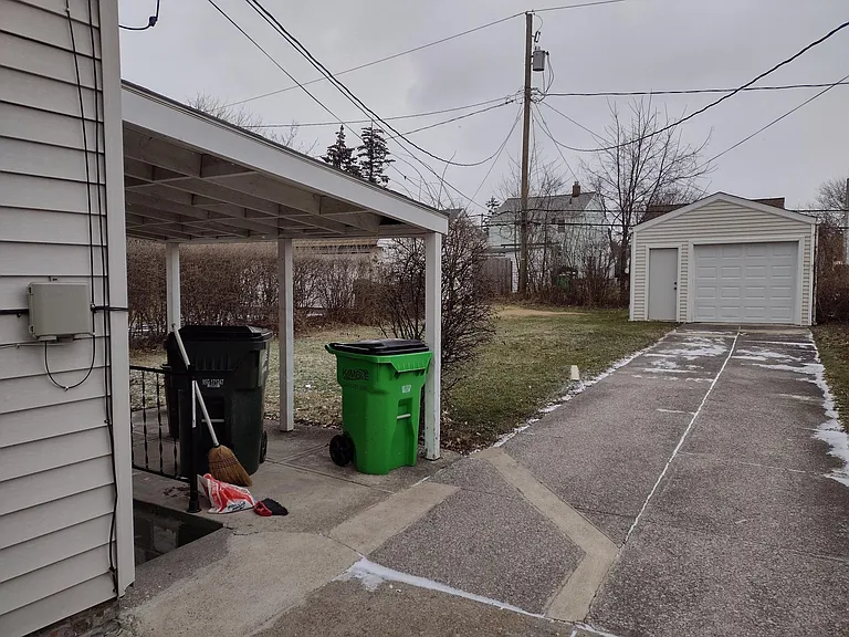 4453 Lee Heights Blvd — Photo 2