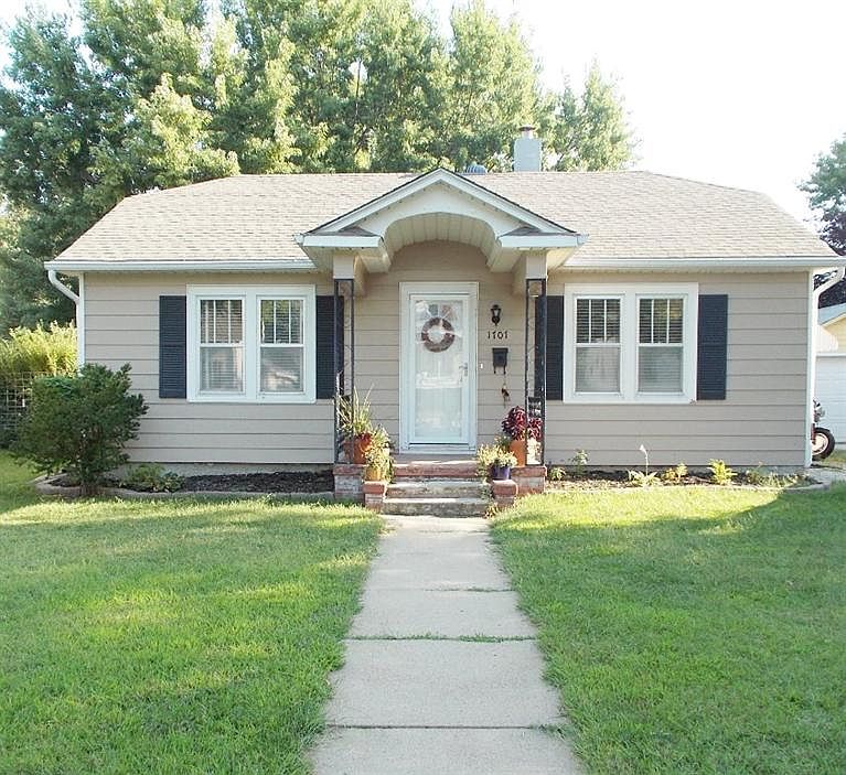 1707 Ella St Beatrice NE 68310 Zillow