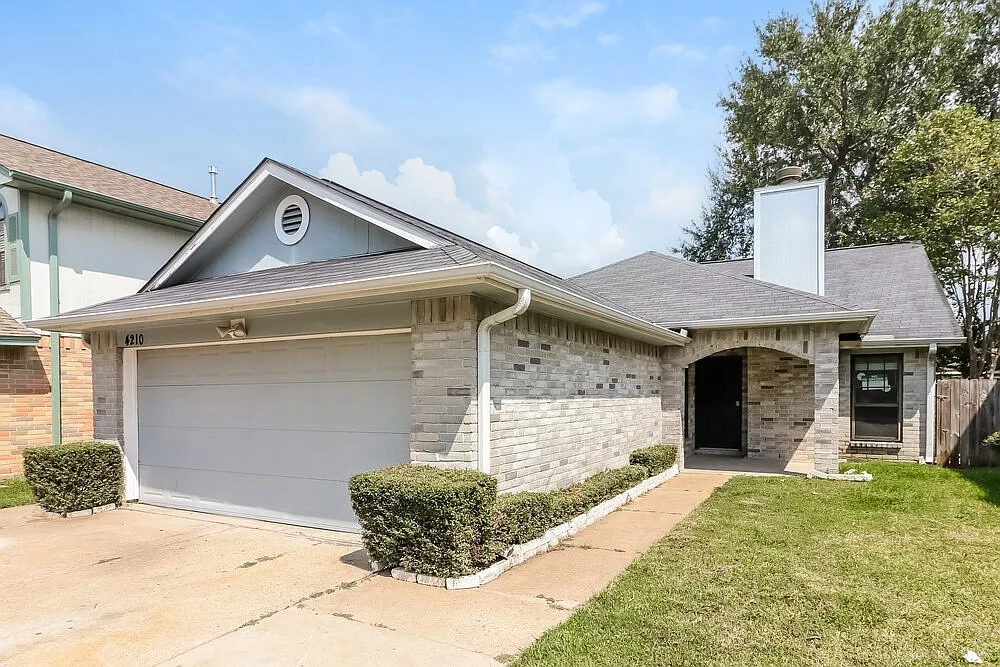3 bed, 2.0 bath, 1504 sqft, $2,550 — Photo 2