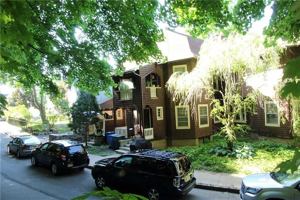 3 bed, 1800 sqft, $1,975 — Photo 1