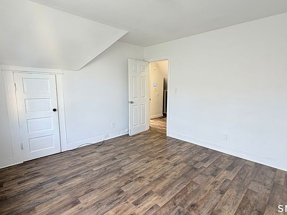 4th image of 466 Hollister Ave #3