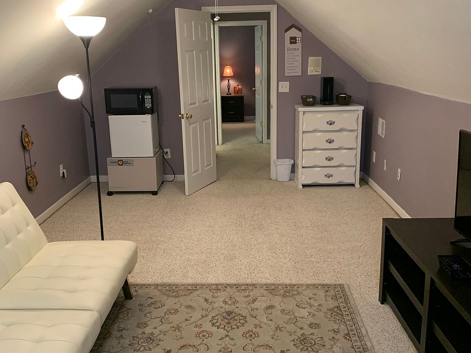Bonus room with small fridge and microwave