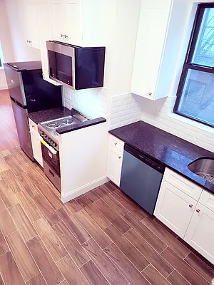 Rented by United Realty Equities | media 25