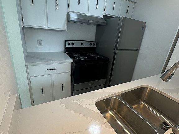3rd image of 1725 Ridge Oak Pl
