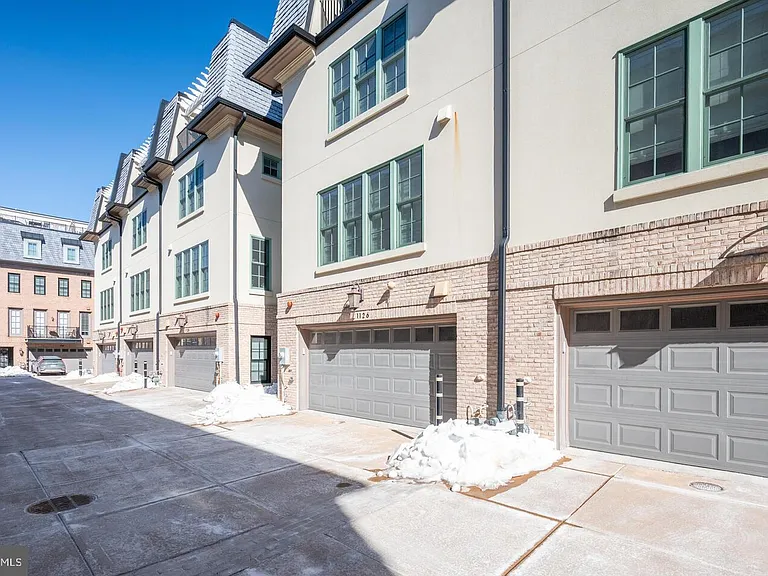 1126 N Stuart St — Photo 21