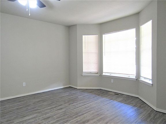 5th image of 2225 Graham Ave