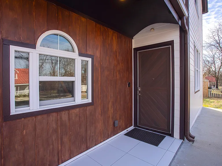 239 E Bledsoe St — Photo 8