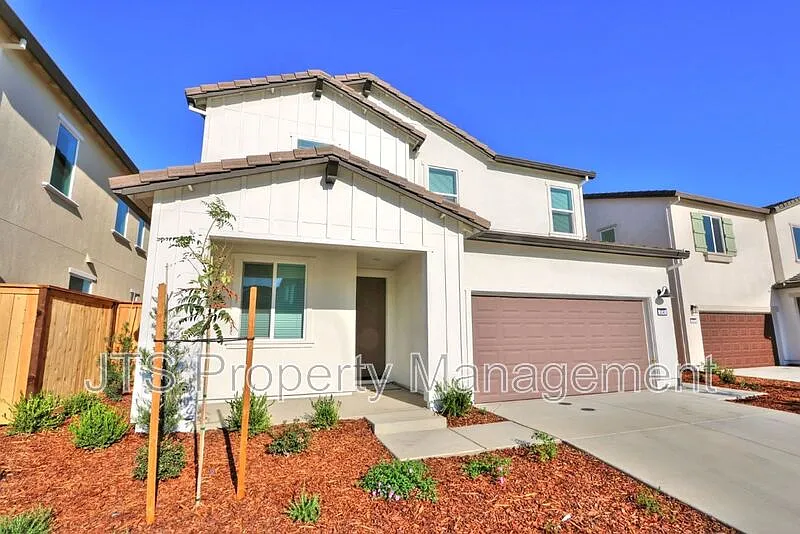 4 bed, 2.5 bath, 2100 sqft, $3,195 — Photo 3