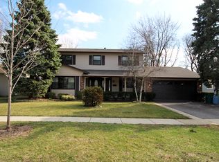585 Gateshead S, Elk Grove Village, IL 60007