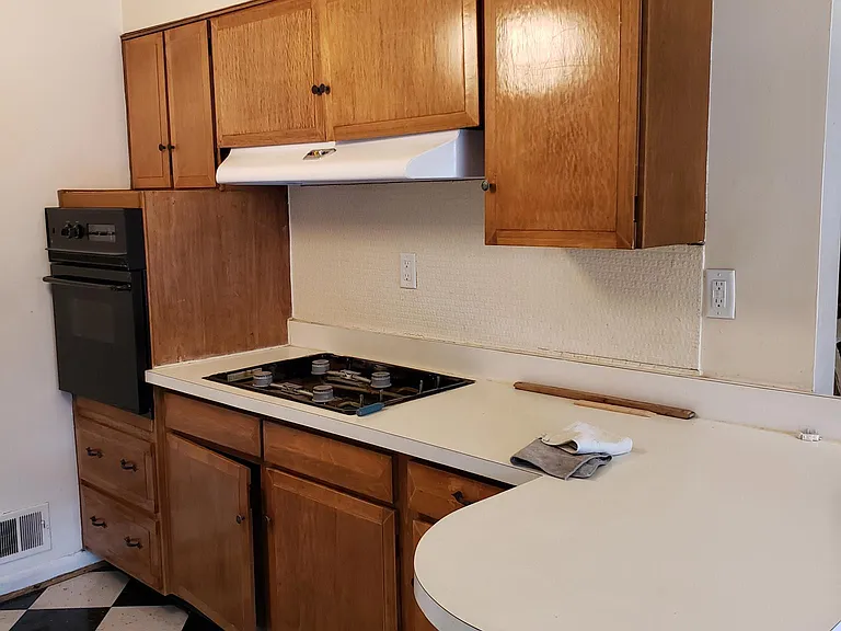 New cook top. Lots of counter room