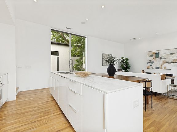 5th image of 2323 Rusk Pl