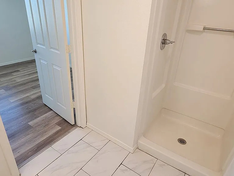 3205 N Main St — Photo 15