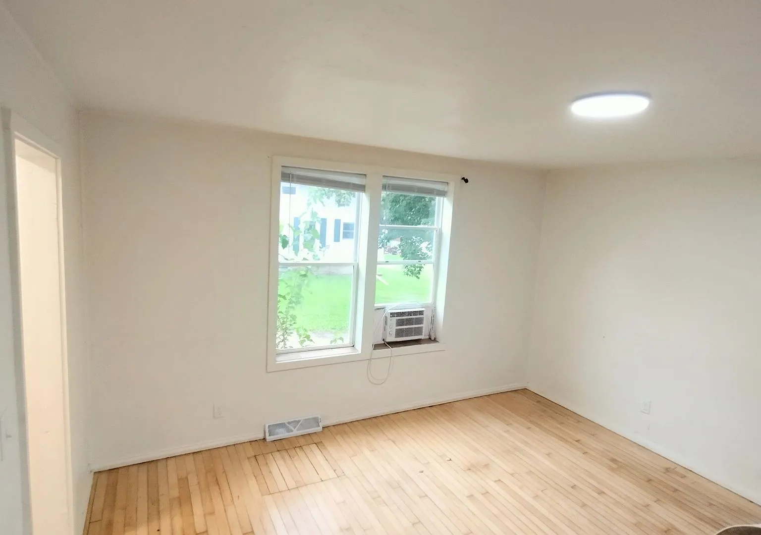 338 Eureka St — Photo 1