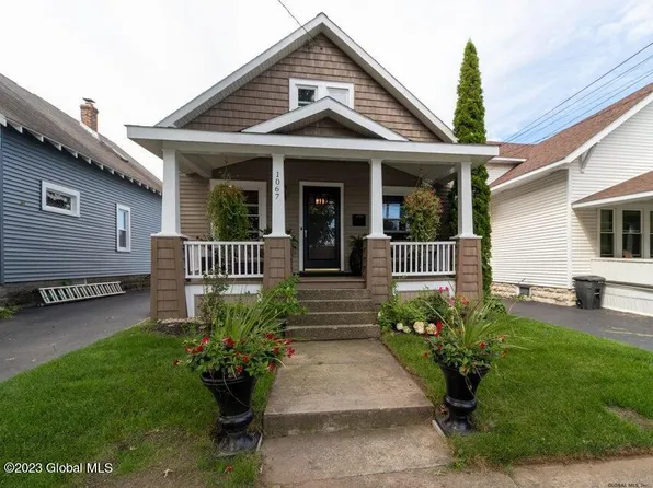 1067 Garner Avenue, Schenectady, NY 12309