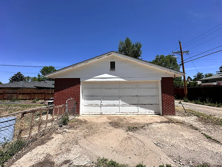 2240 Nome St — Photo 2