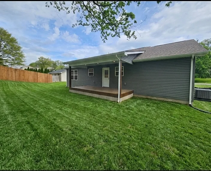 212 Doe Run Blvd — Photo 2