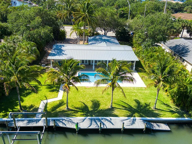 537 E Causeway Blvd — Photo 29