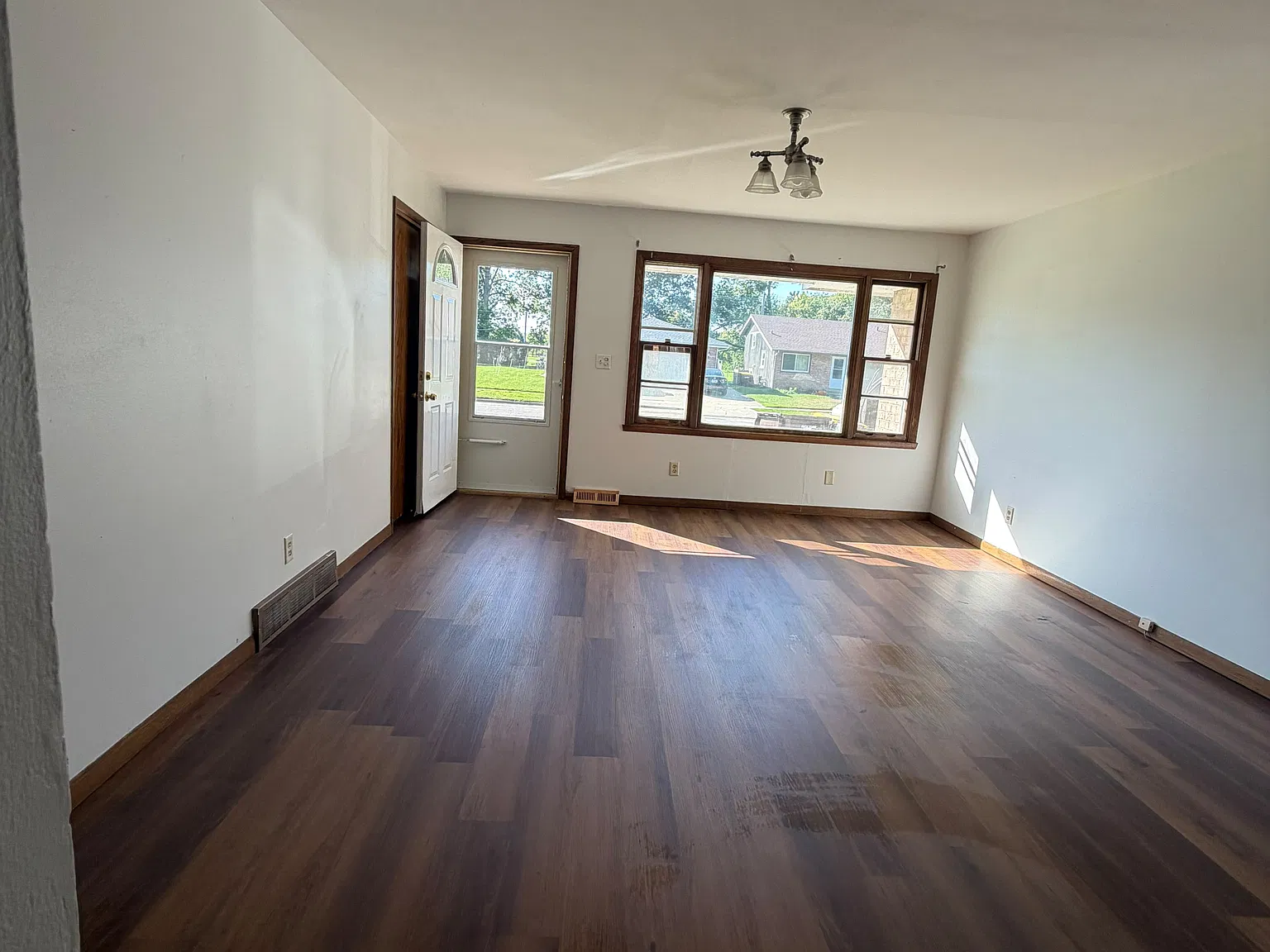 3 bed, $1,500 — Photo 4