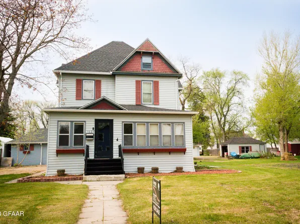 1027 Griggs Ave, Grafton, ND 58237