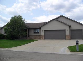 1102 27th St SW, Austin, MN 55912