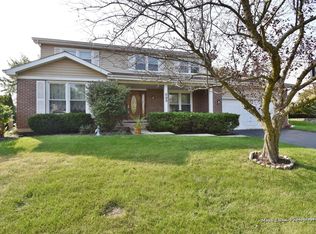 665 Andrew Ln, Carol Stream, IL 60188