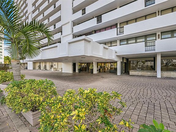 5th image of 936 Intracoastal Dr APT 15H
