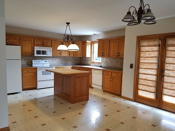 3rd image of 122 Ferris State Ct