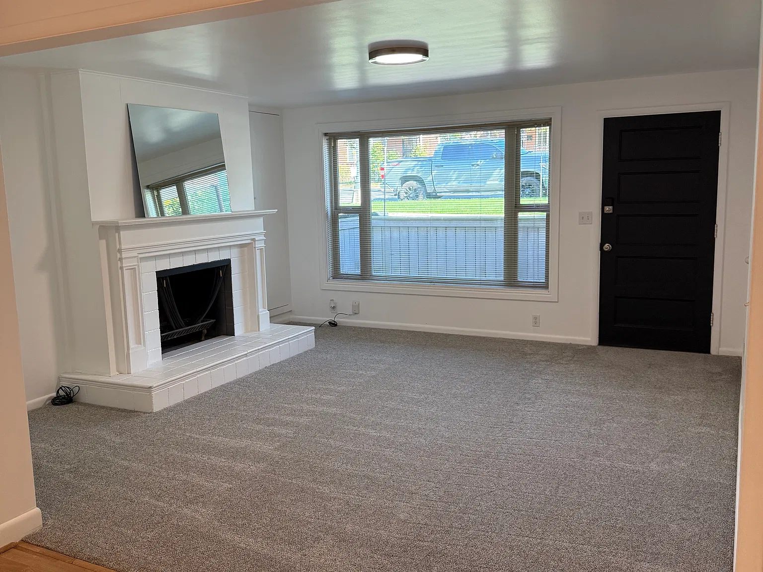 3 bed, 1.5 bath, 1300 sqft, $2,300 — Photo 4