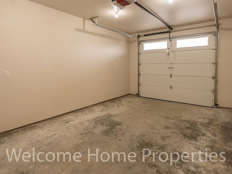 2 NE Hadley Way — Photo 23