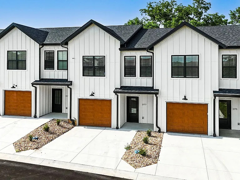 2191 W Parkview Ave — Photo 28