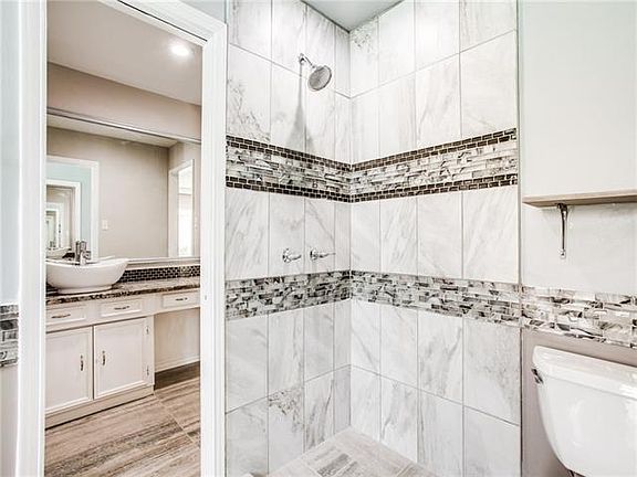 3rd image of 6116 Henrilee St