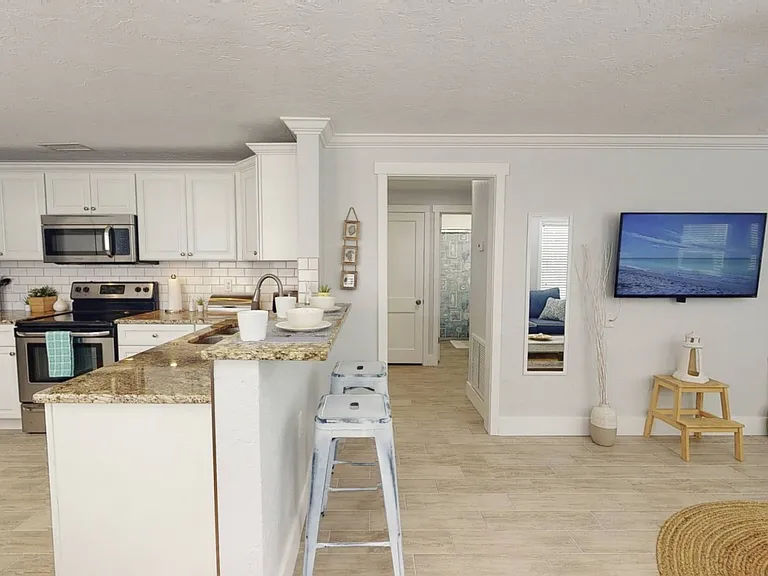 3505 Almeria Ave — Photo 16
