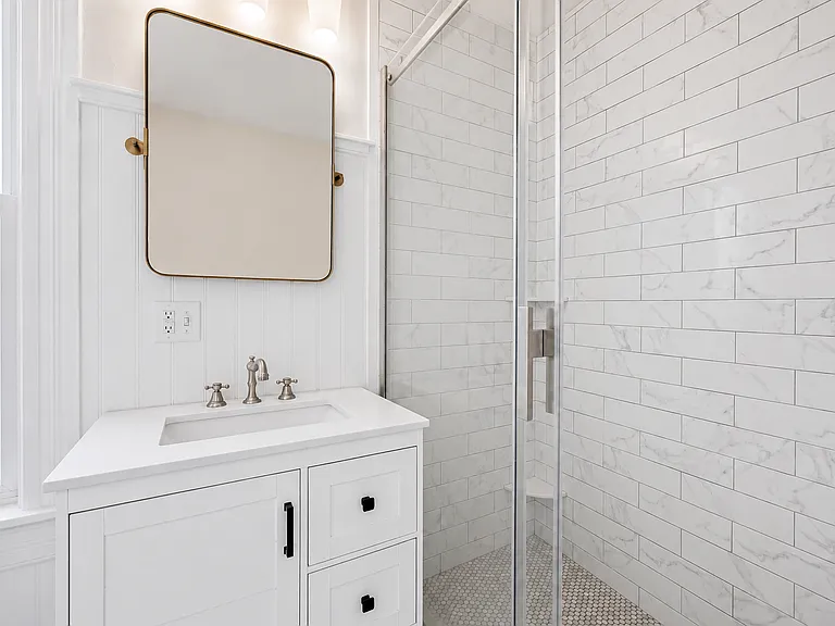 806 Wellington St — Photo 9