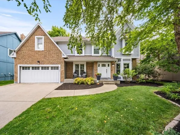 8102 W 153rd St, Overland Park, KS 66223