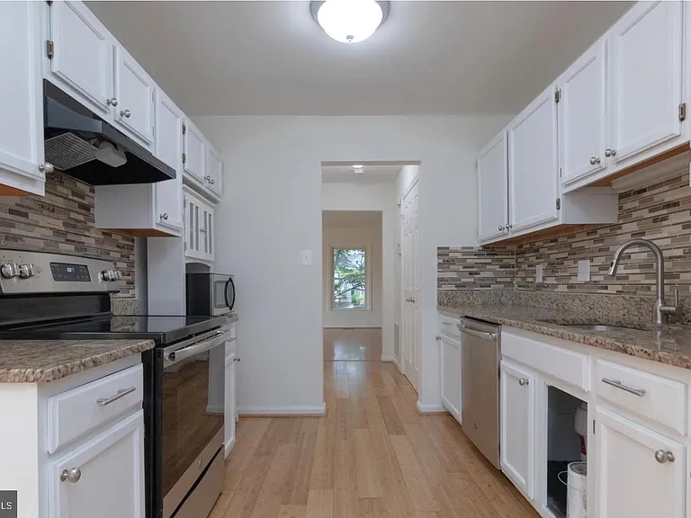 6120 Old Brentford Ct — Photo 34