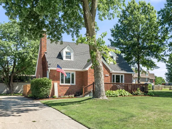8555 Franklin Ave, Clive, IA 50325