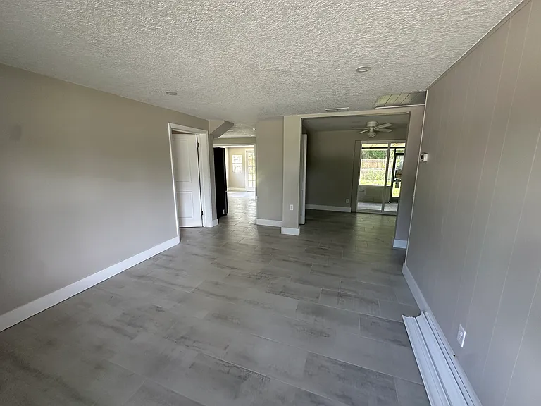 170 Parkwood Dr W — Photo 7