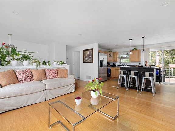 5th image of 25 Webb Ave
