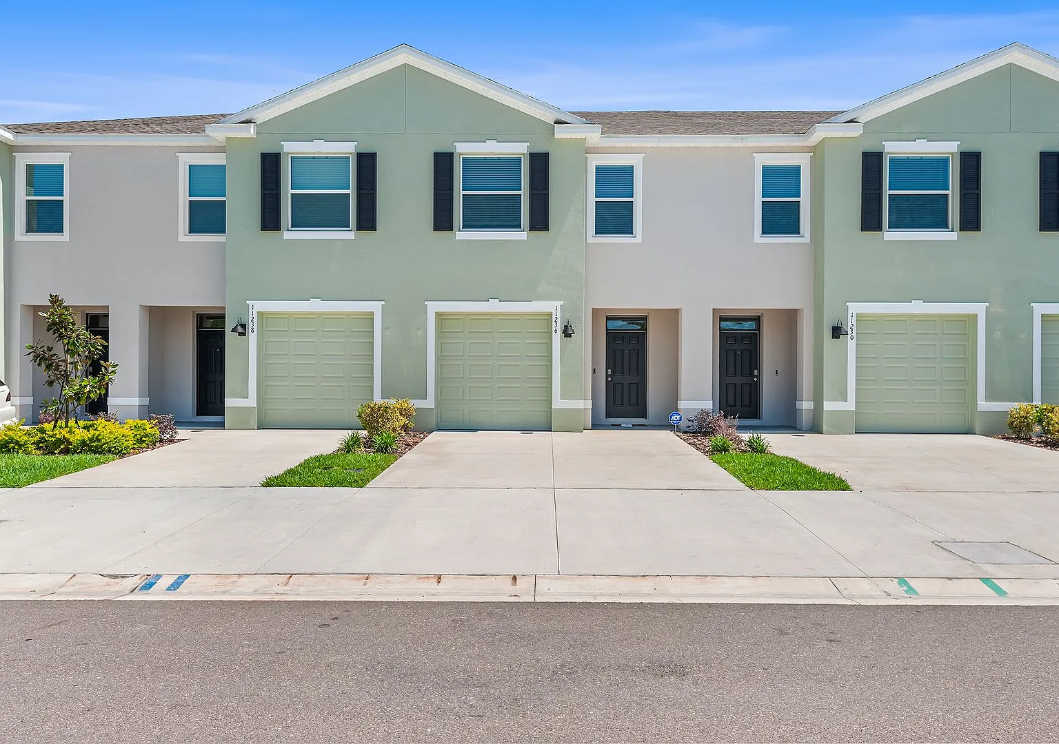 Angeline Townhome Available!! — Photo 1