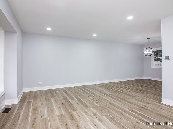 3rd image of 300 E Carpenter Dr