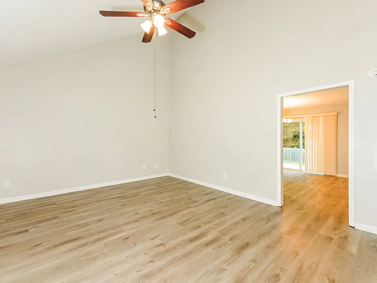 1612 Picadilly Ct NE — Photo 5