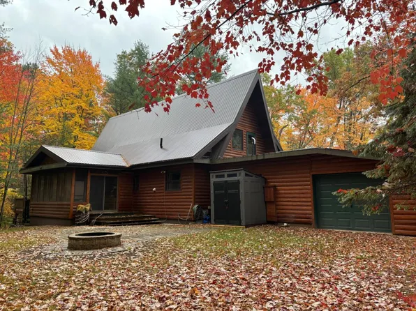 N6880 Loon Lake Dr, Shawano, WI 54166