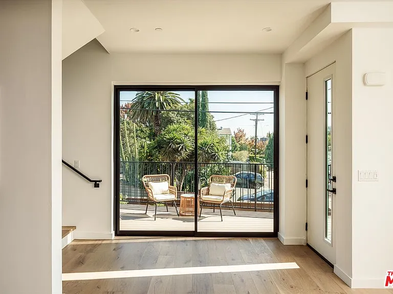 2822 Avenel St — Photo 9