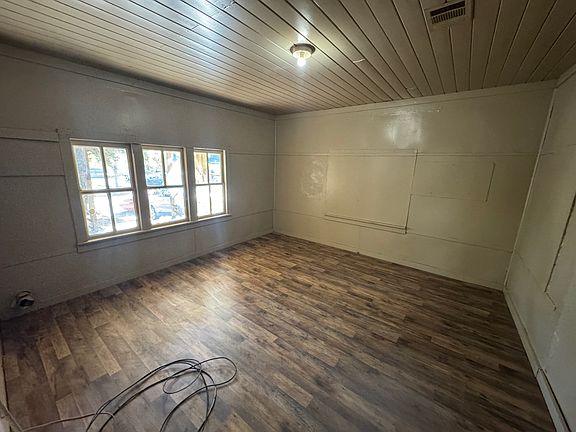 5th image of 3120 Lakeshore Dr