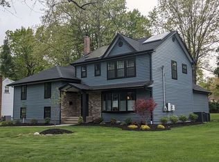 4 Birchwood Dr, Livingston, NJ 07039